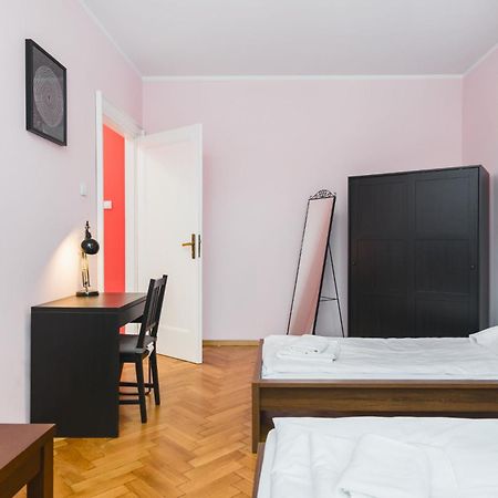 Modern Urban Escape - Old Town Apartment - By Upstairs 克拉科夫 外观 照片